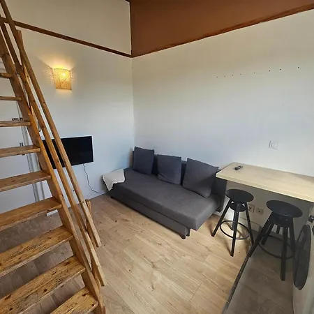 Brun Noisetier Apartment
