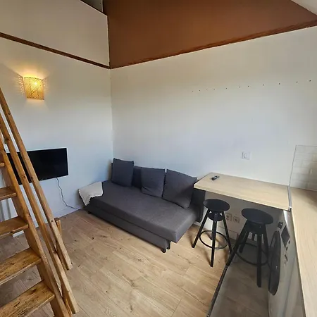 Brun Noisetier Apartment